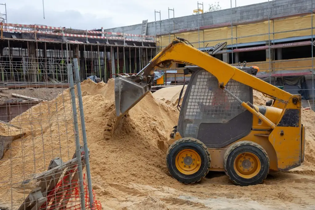 Compact Wheel Loaders vs. Compact Track Loaders: Which is Right for Your Project?